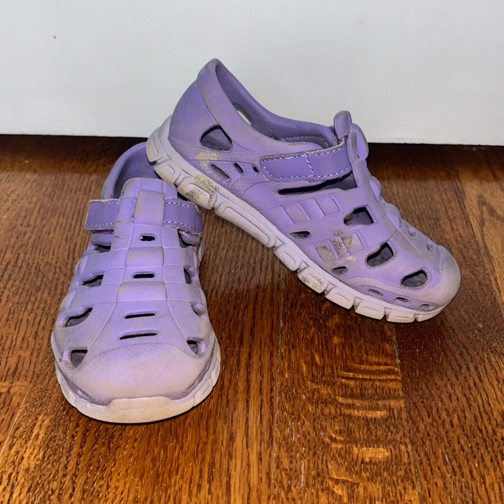 Stride Rite Play All Day Land and Water Shoes with Sporty Design